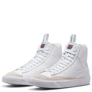 NWT NIKE Blazer Mid Sneakers!